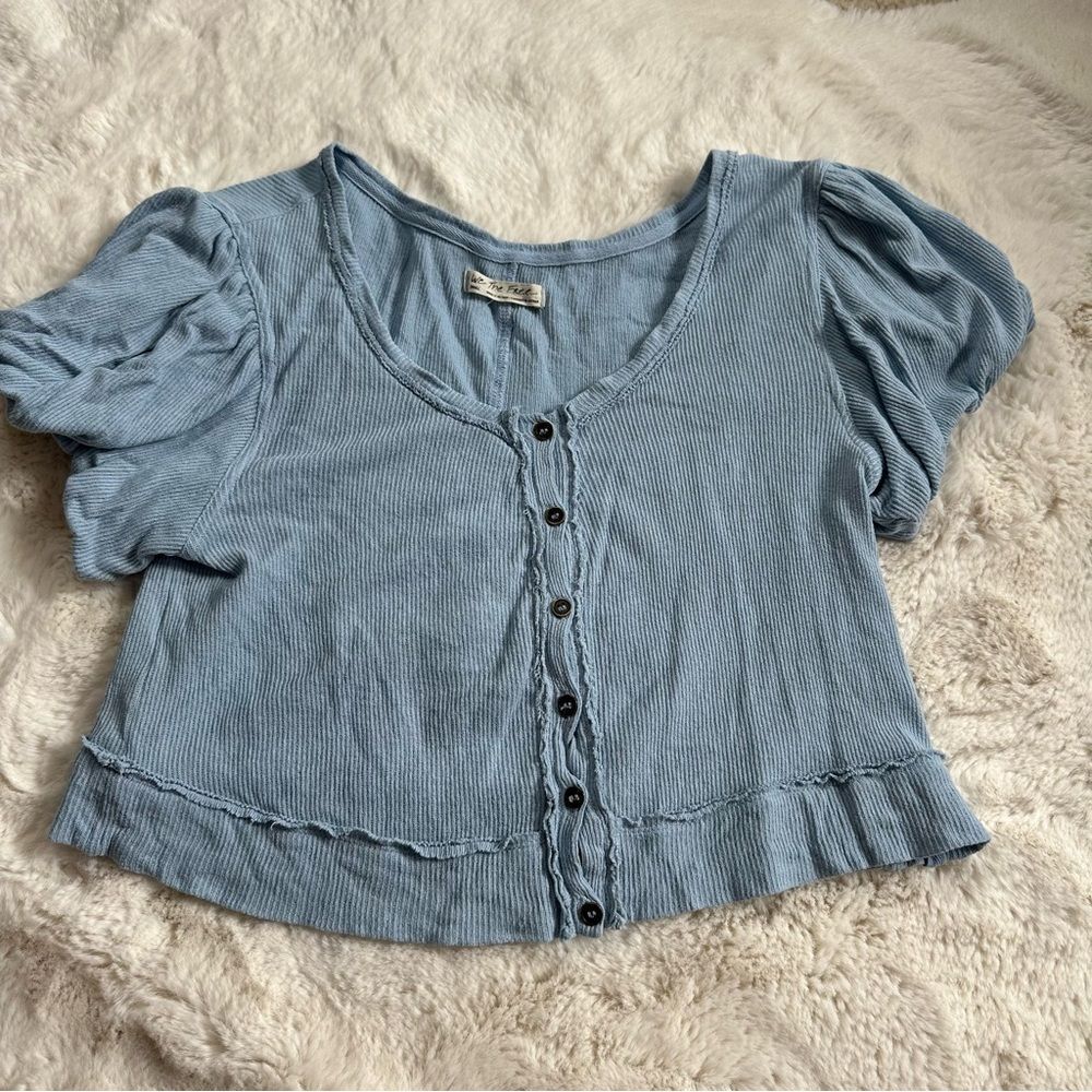 Free people FP light blue puff sleeve blouse🐚